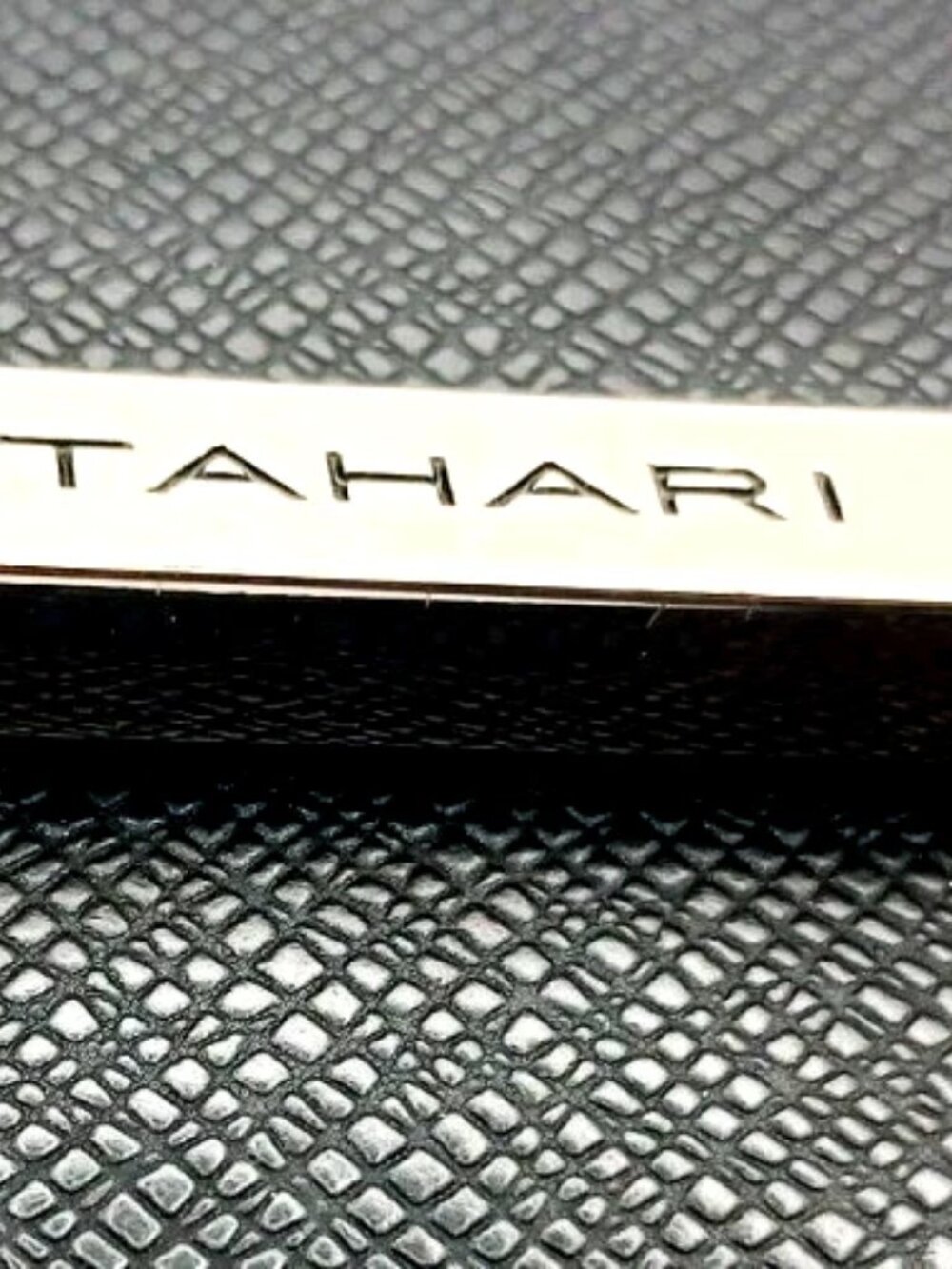 TAHARI Trifold Wristlet Zip Around Wristlet Wallet Black - Picture 3 of 12